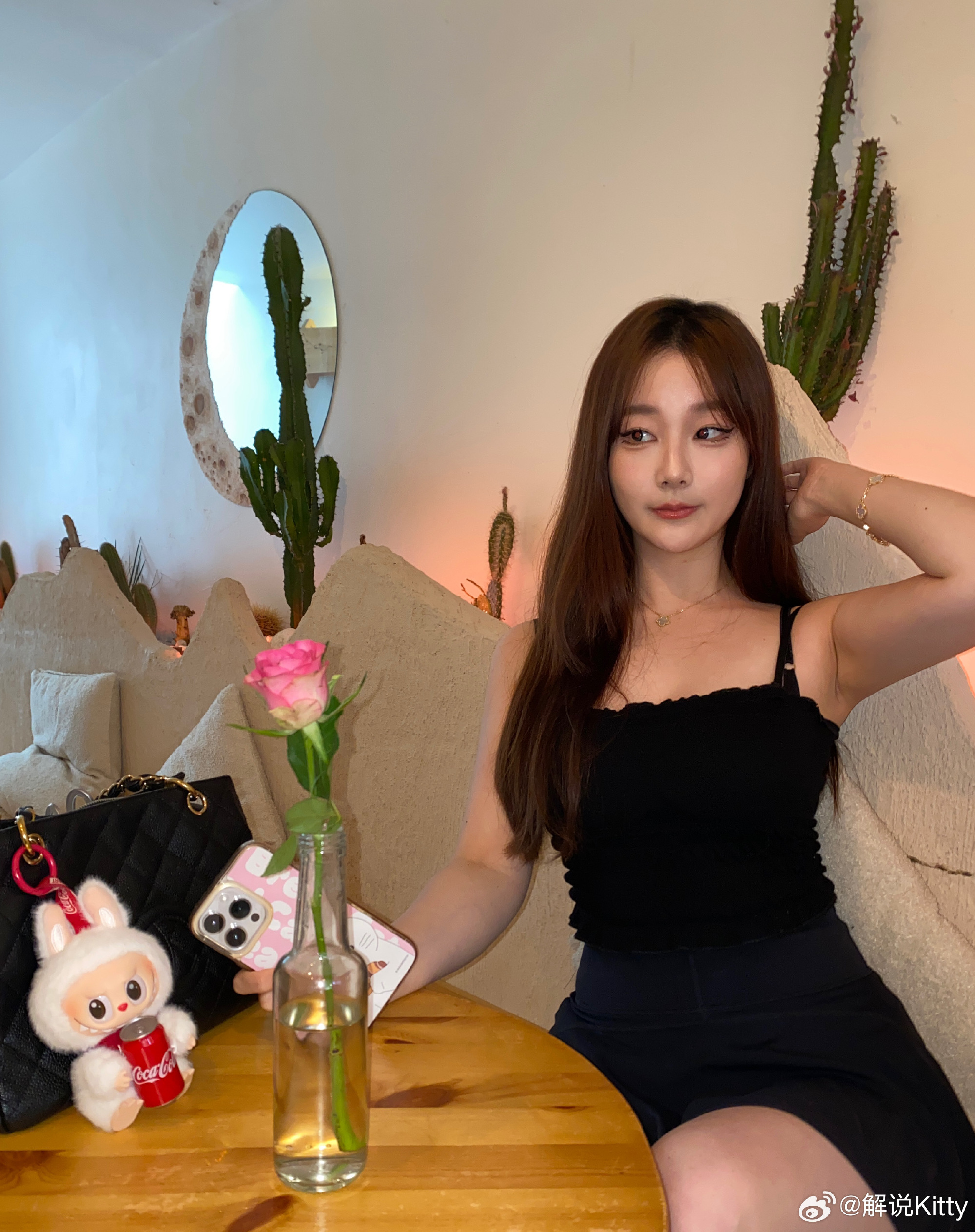 关于解说Kitty晒照：采访了十一位选手，今年的赛程还有复活甲呢的信息