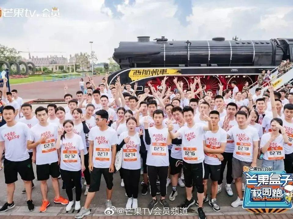 关键比赛中，赤焰军团翻盘成功，弹幕刷屏炸裂